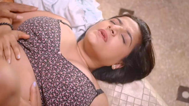 Khel Khel Mein EP1 Hot Hindi Web Series TeFlix